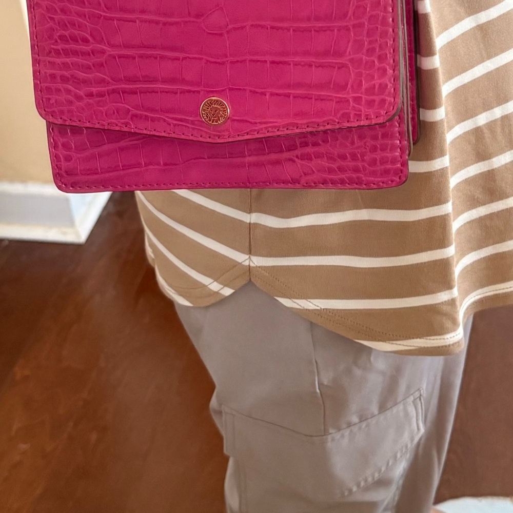Pink Crocodile-Embossed Chain Bag - Picture 4 of 5